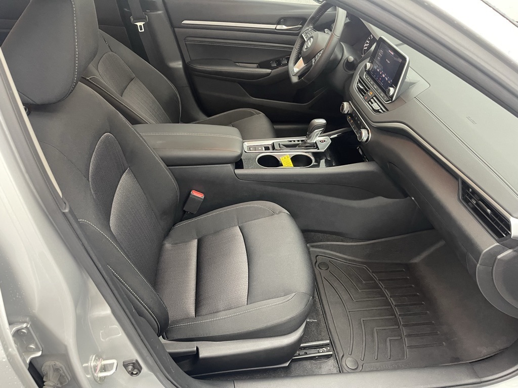 Vehicle image 13 of 34