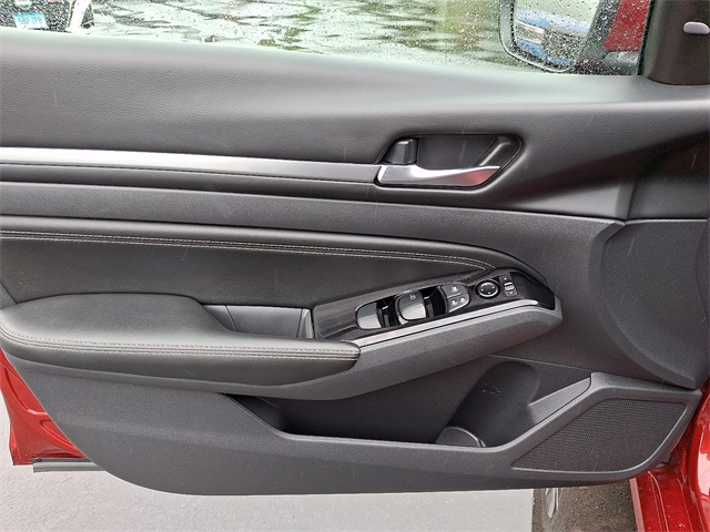 Vehicle image 13 of 37