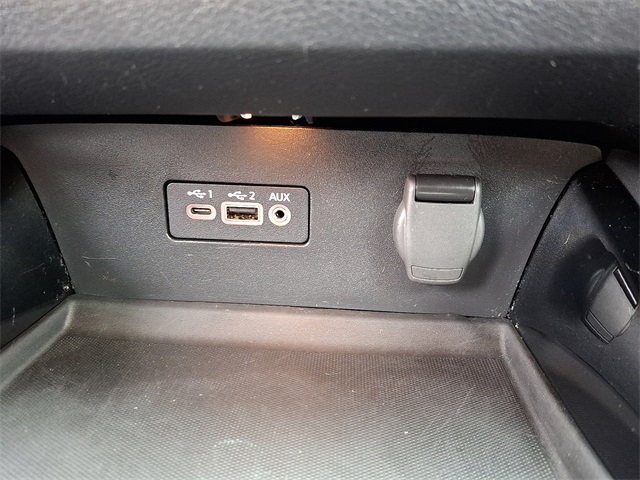Vehicle image 24 of 37