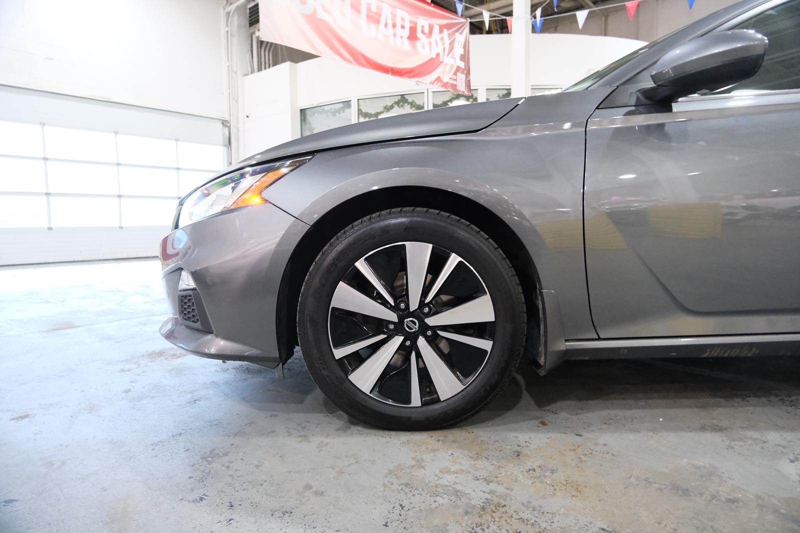 2022 Nissan Altima 2.5 SV Image 9 of 37