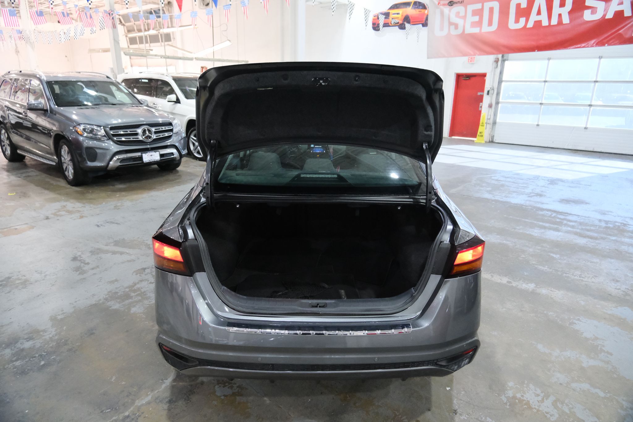 2022 Nissan Altima 2.5 SV Image 12 of 37