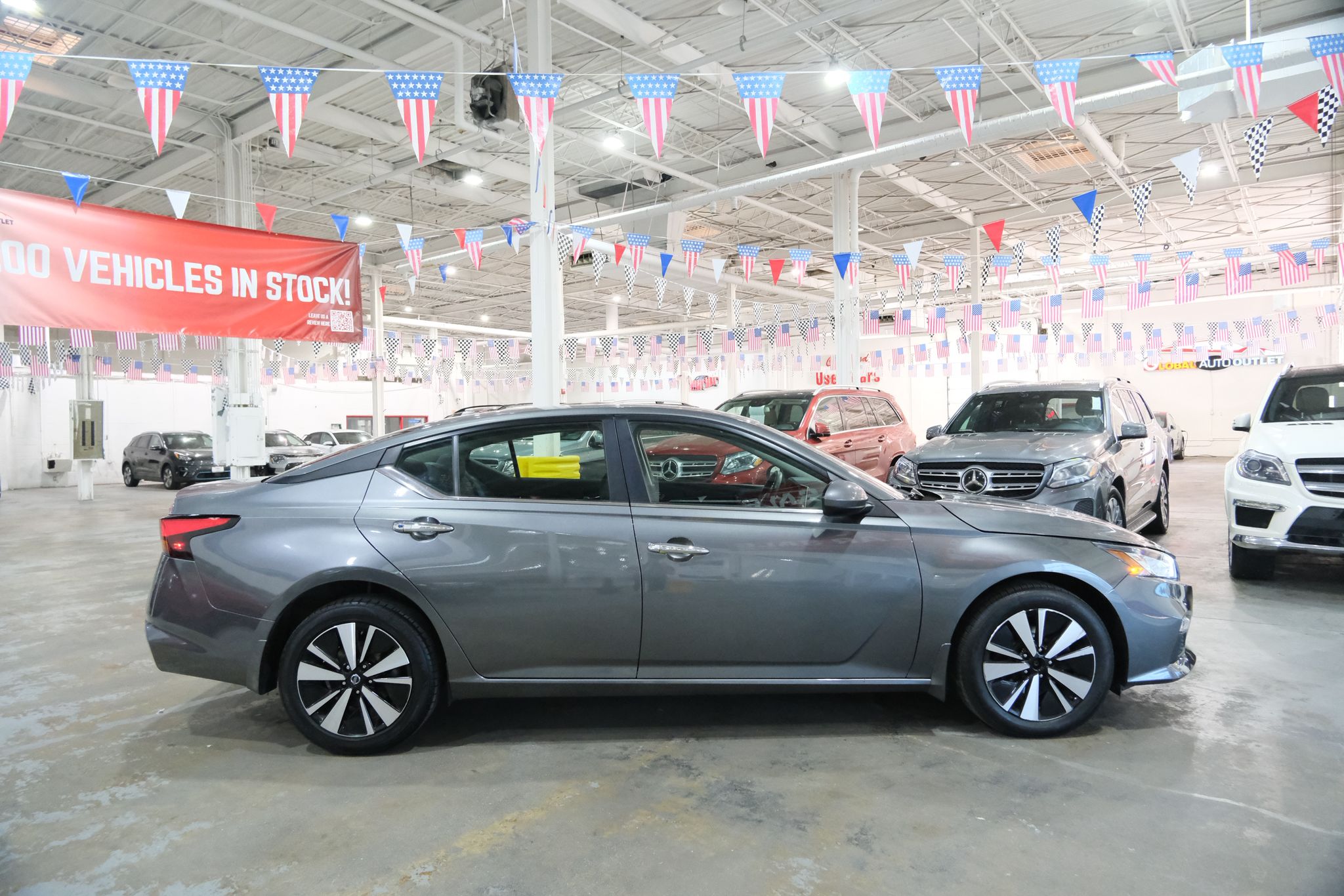 2022 Nissan Altima 2.5 SV Image 4 of 37