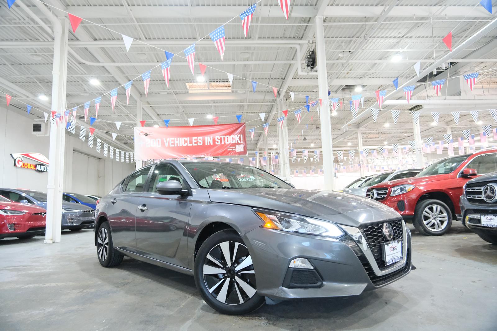 2022 Nissan Altima 2.5 SV Image 3 of 37