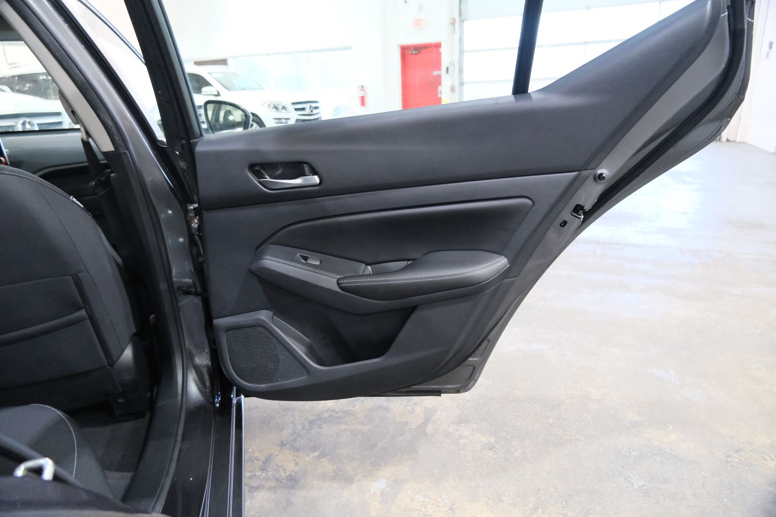 2022 Nissan Altima 2.5 SV Image 19 of 37