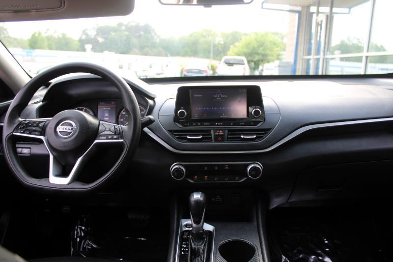 Vehicle image 11 of 28