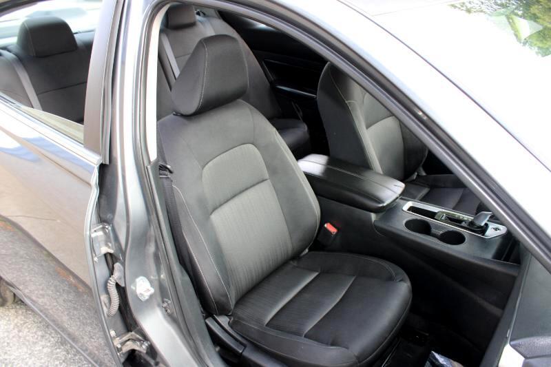 Vehicle image 13 of 28