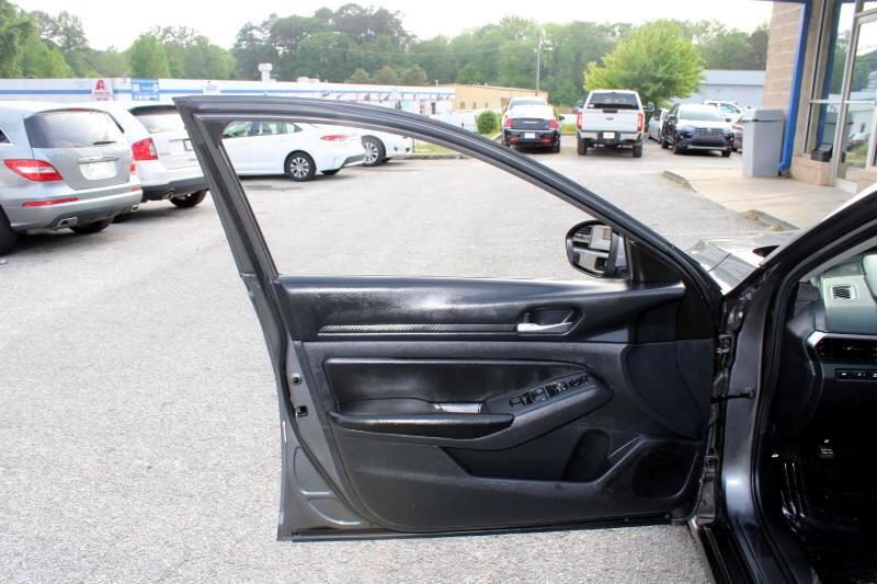 Vehicle image 20 of 28