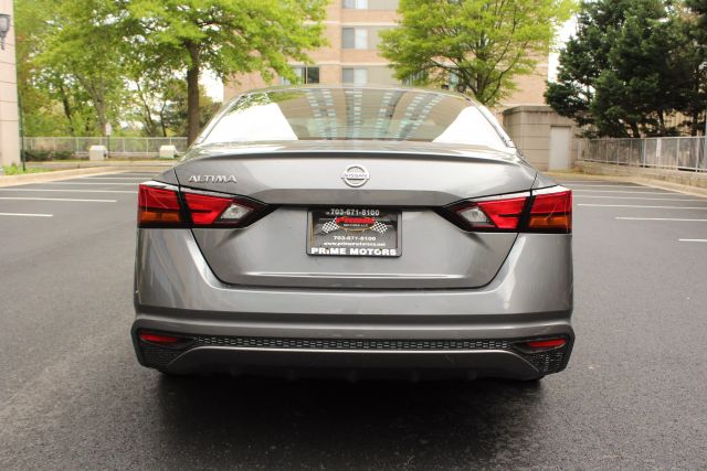 Vehicle image 5 of 41