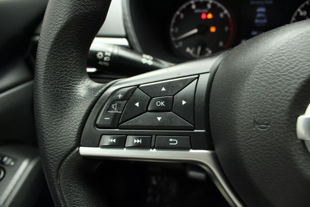 Vehicle image 32 of 41