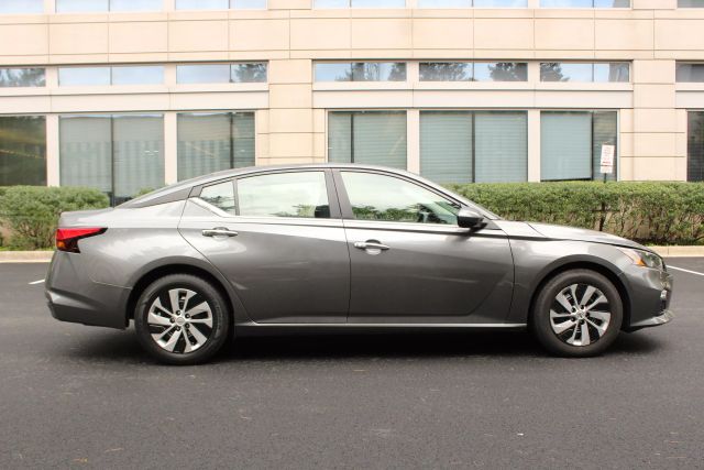 Vehicle image 4 of 41
