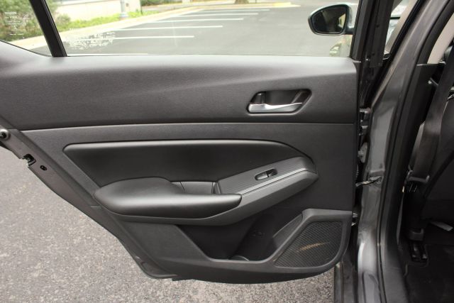 Vehicle image 17 of 41