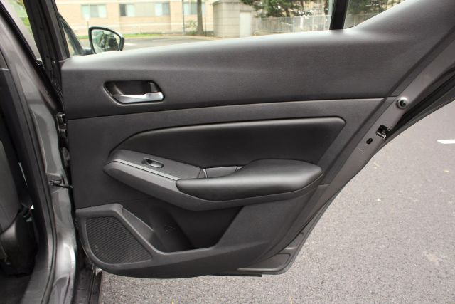 Vehicle image 22 of 41