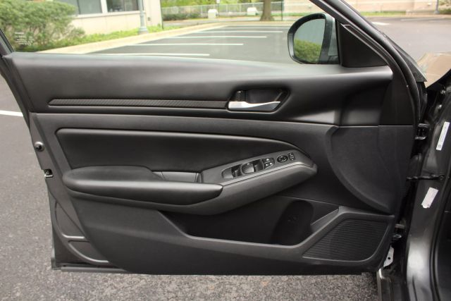 Vehicle image 13 of 41