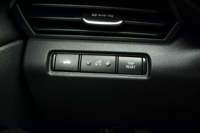 Vehicle image 31 of 41