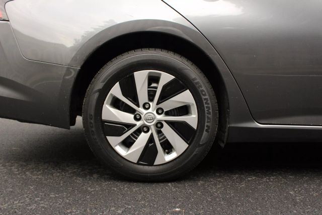Vehicle image 8 of 41