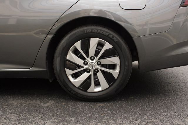 Vehicle image 10 of 41