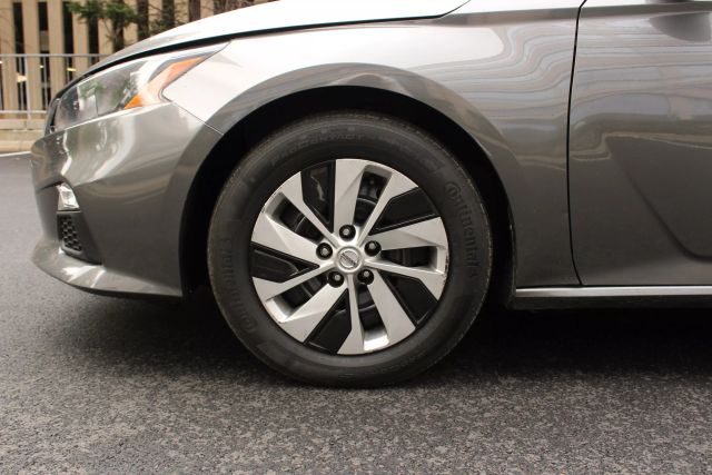 Vehicle image 11 of 41