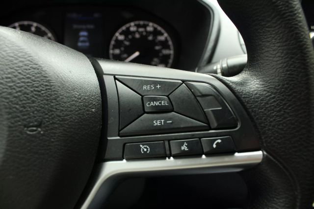 Vehicle image 33 of 41