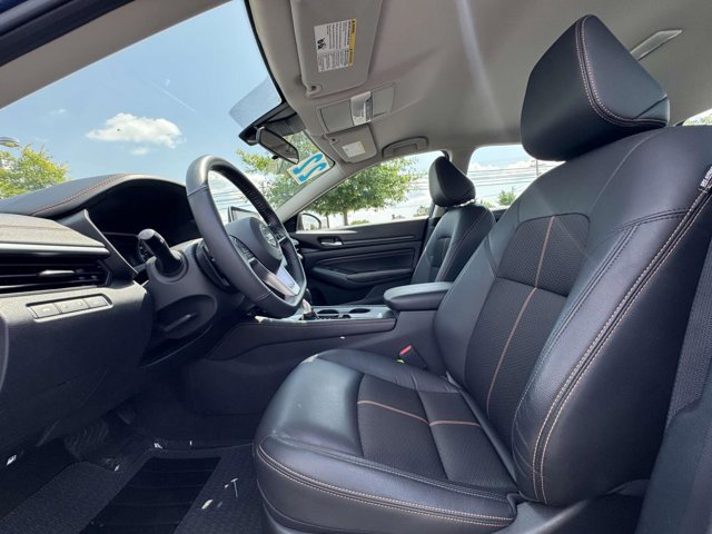 Vehicle image 11 of 25