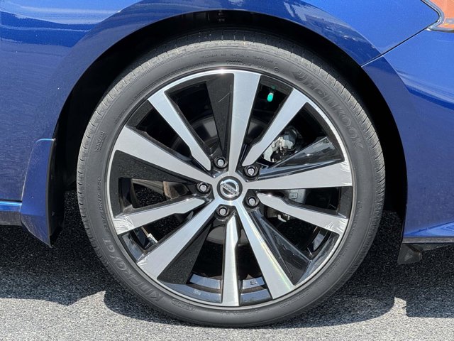Vehicle image 7 of 25
