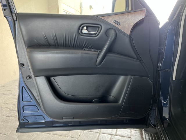 Vehicle image 33 of 35
