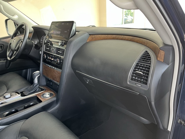 Vehicle image 23 of 35