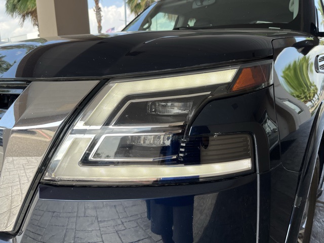 Vehicle image 10 of 35