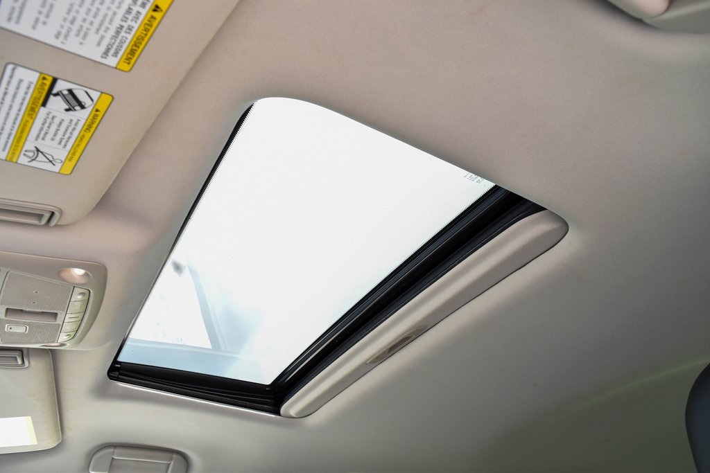Vehicle image 21 of 31