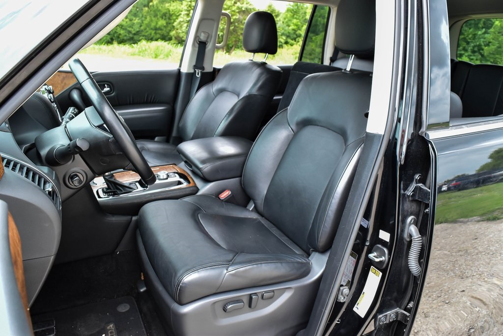 Vehicle image 10 of 31