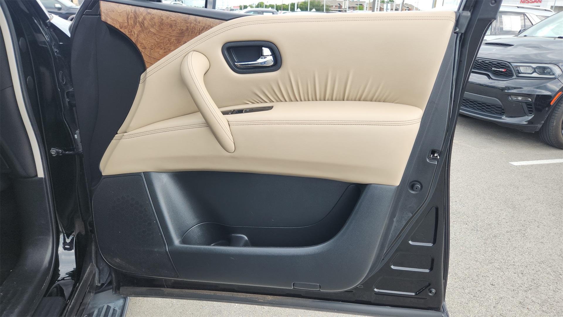 Vehicle image 27 of 38