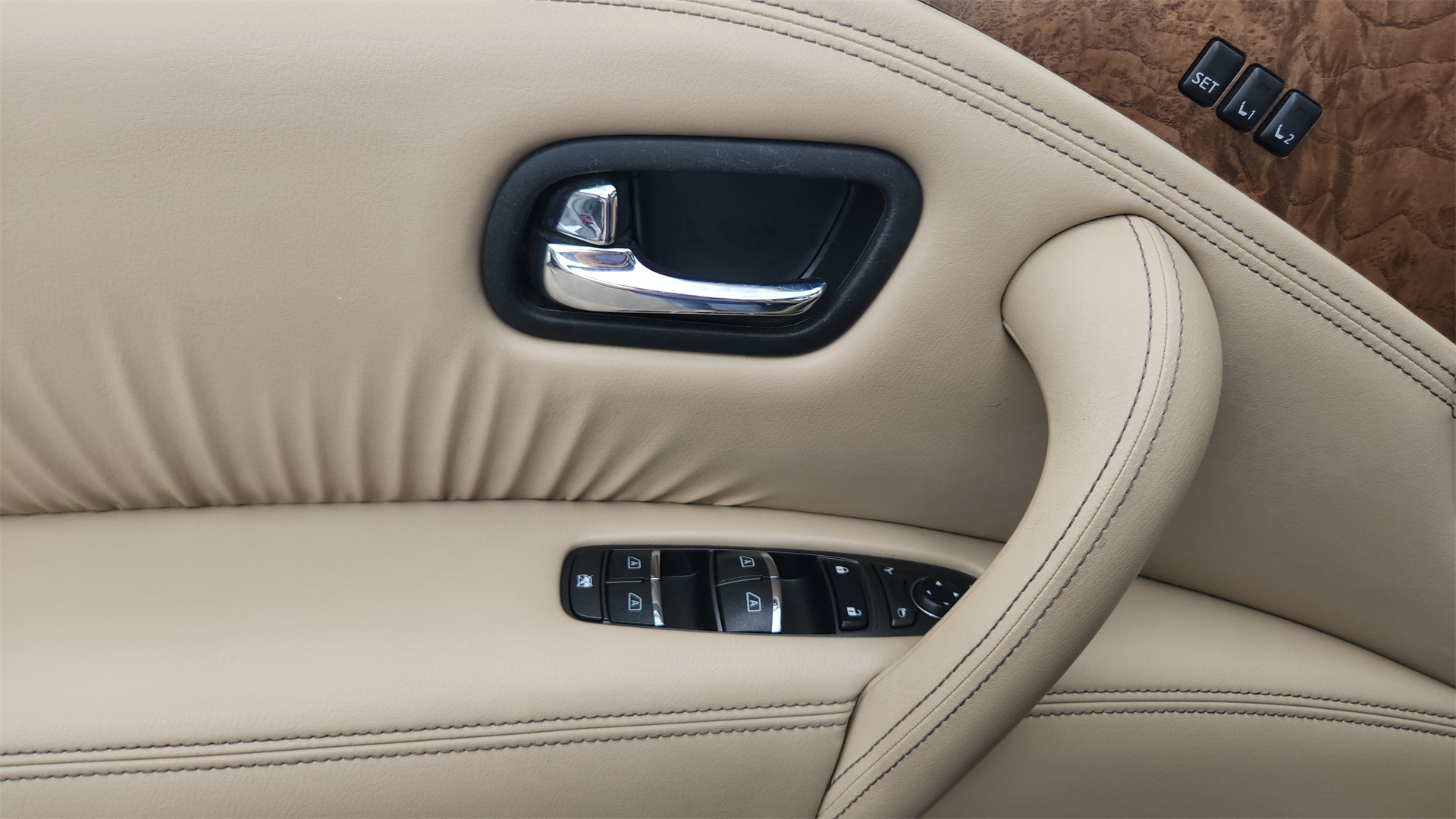 Vehicle image 20 of 38