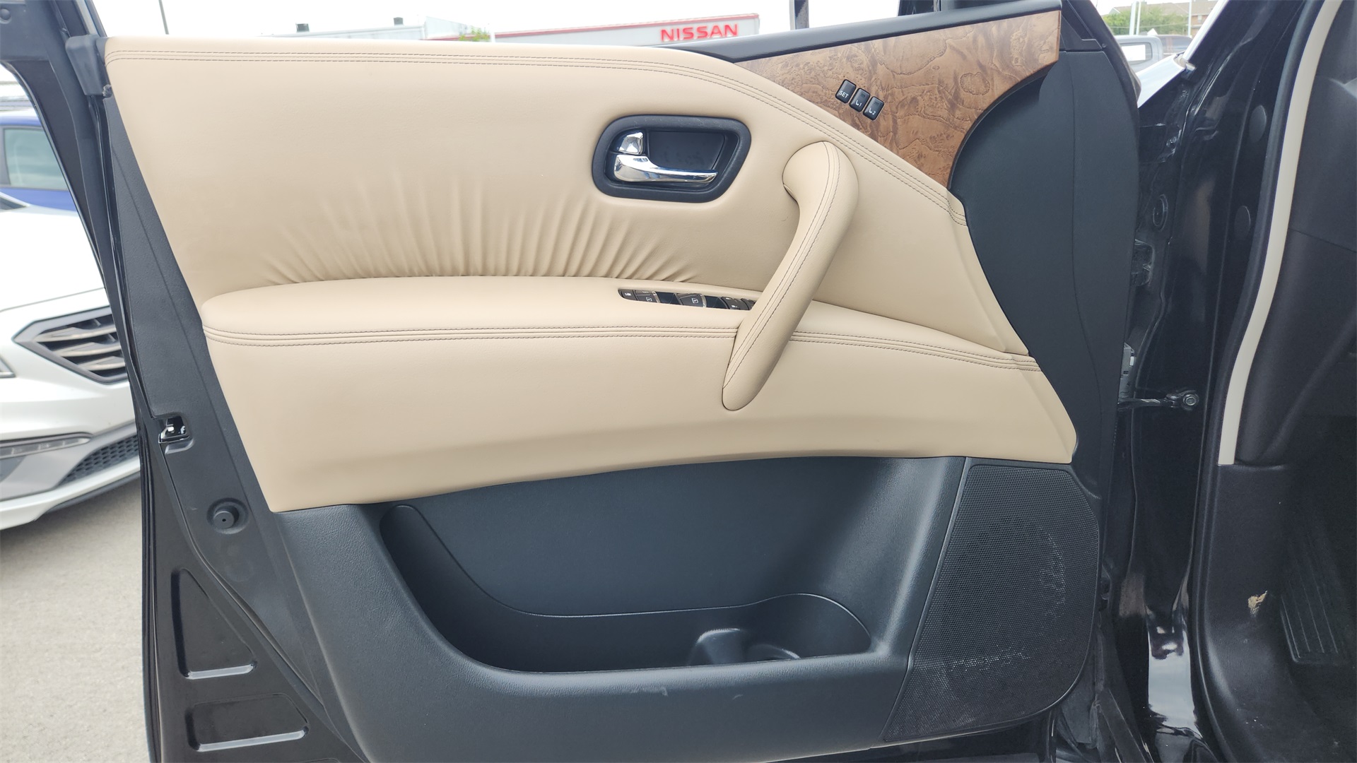 Vehicle image 21 of 38