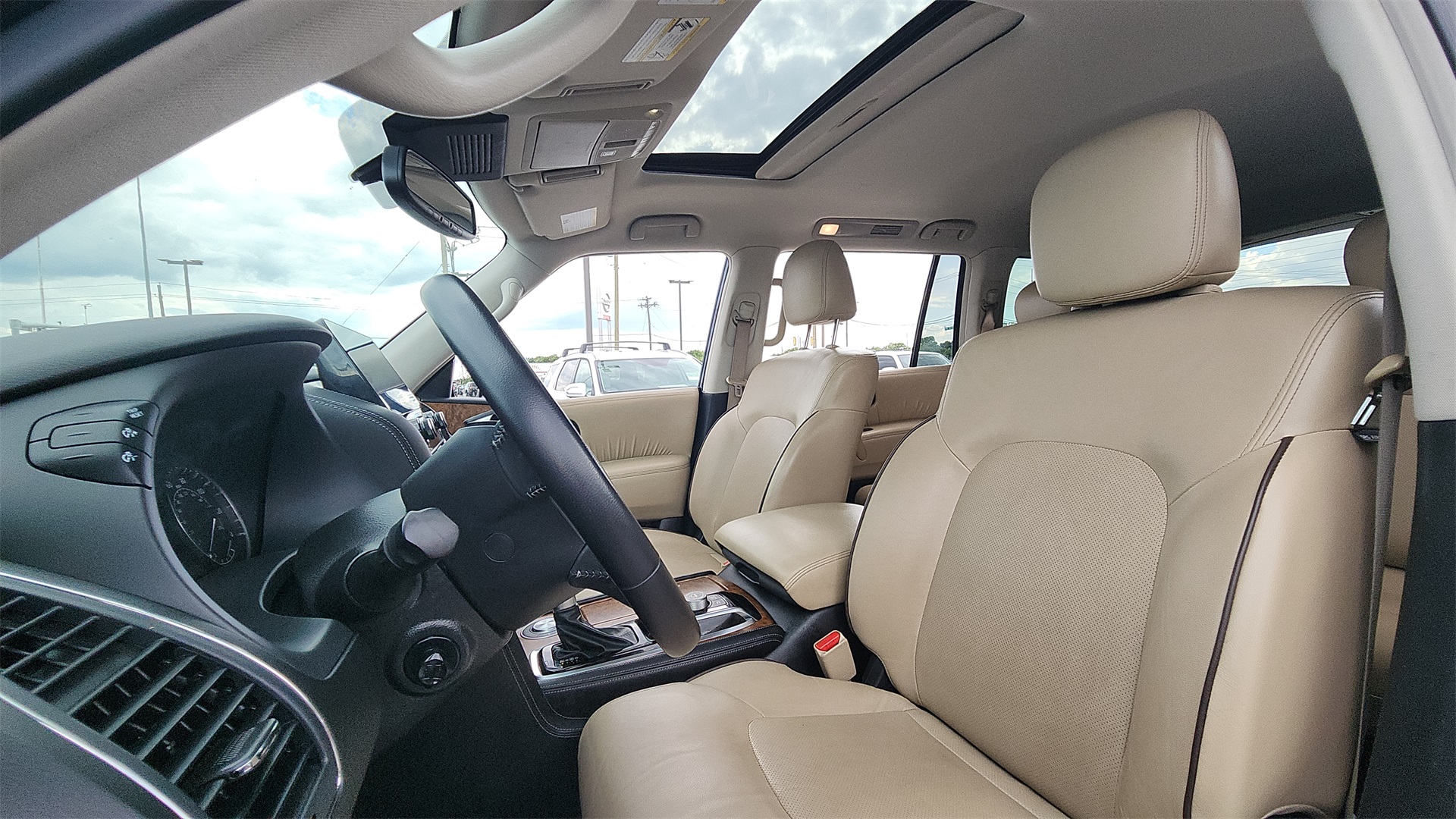 Vehicle image 10 of 38