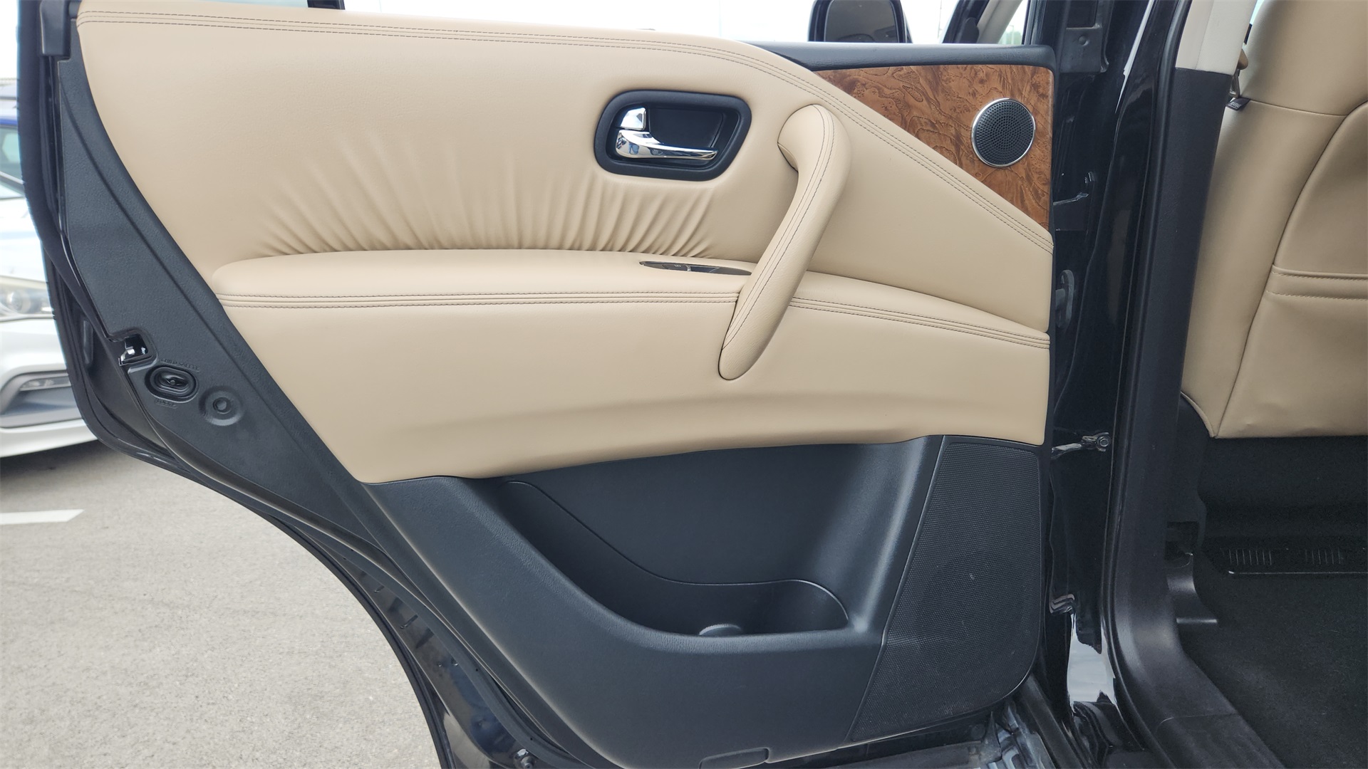 Vehicle image 24 of 38