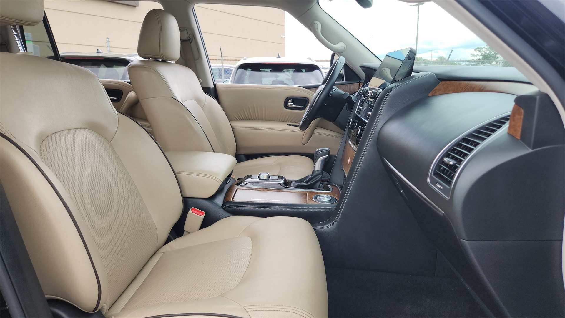 Vehicle image 26 of 38