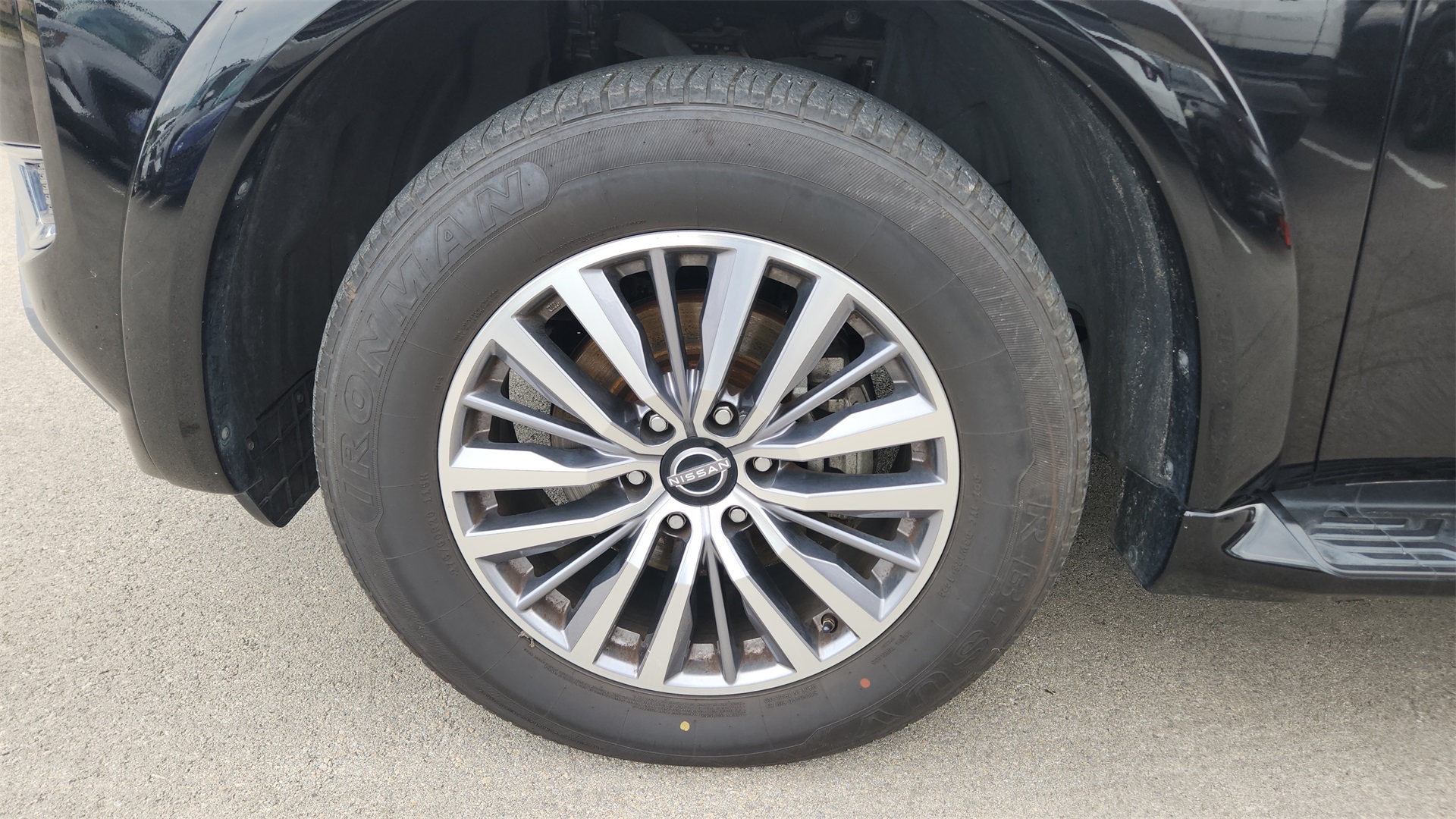 Vehicle image 33 of 38