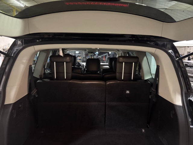Vehicle image 7 of 12