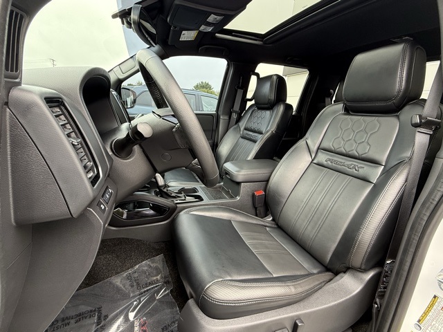 Vehicle image 14 of 44
