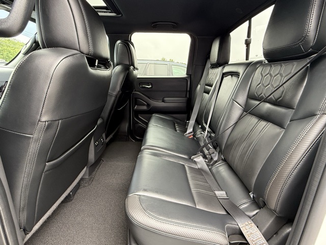 Vehicle image 13 of 44