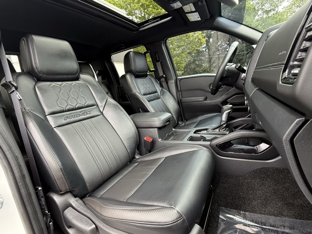 Vehicle image 16 of 44