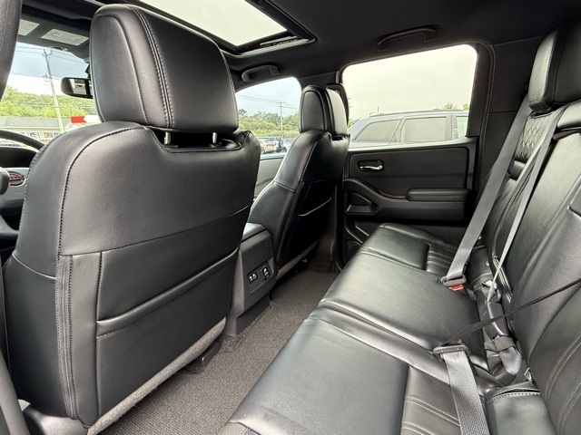 Vehicle image 17 of 44