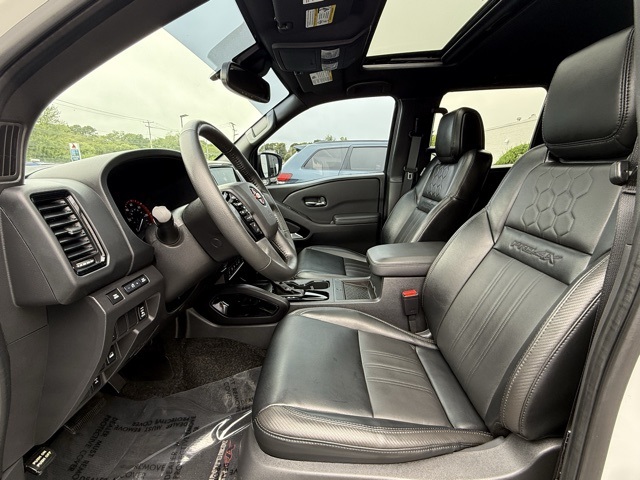 Vehicle image 18 of 44