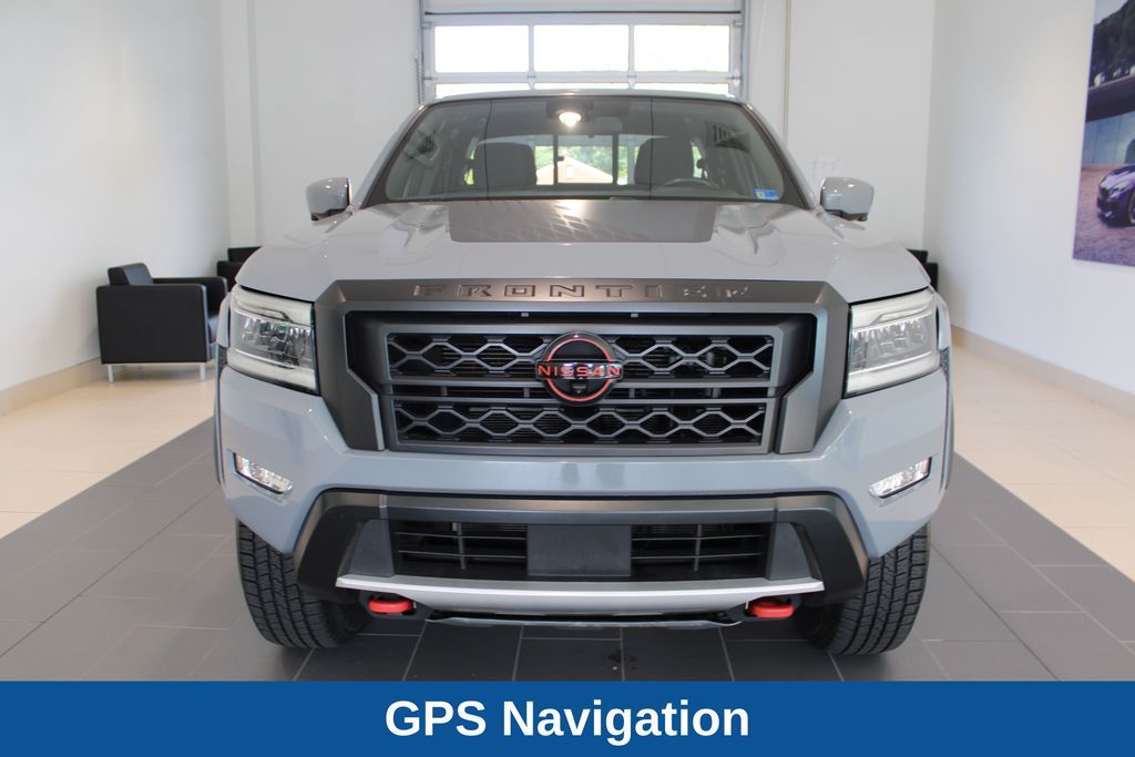 2022 Nissan Frontier PRO-4X Image 2 of 37