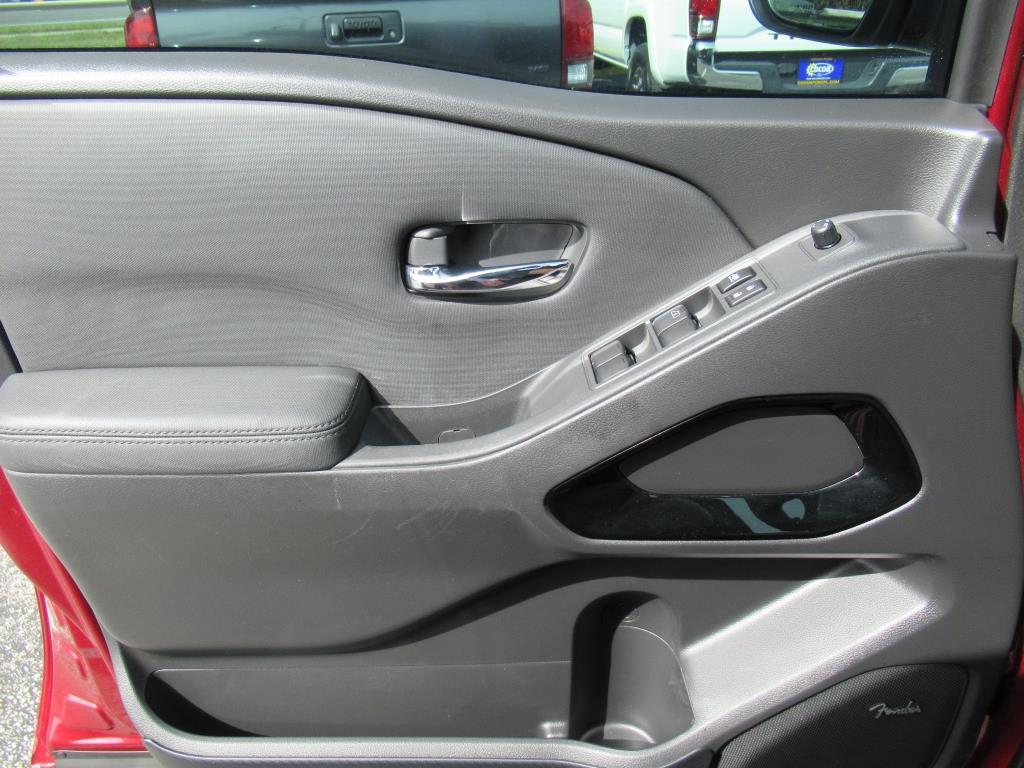 Vehicle image 25 of 35