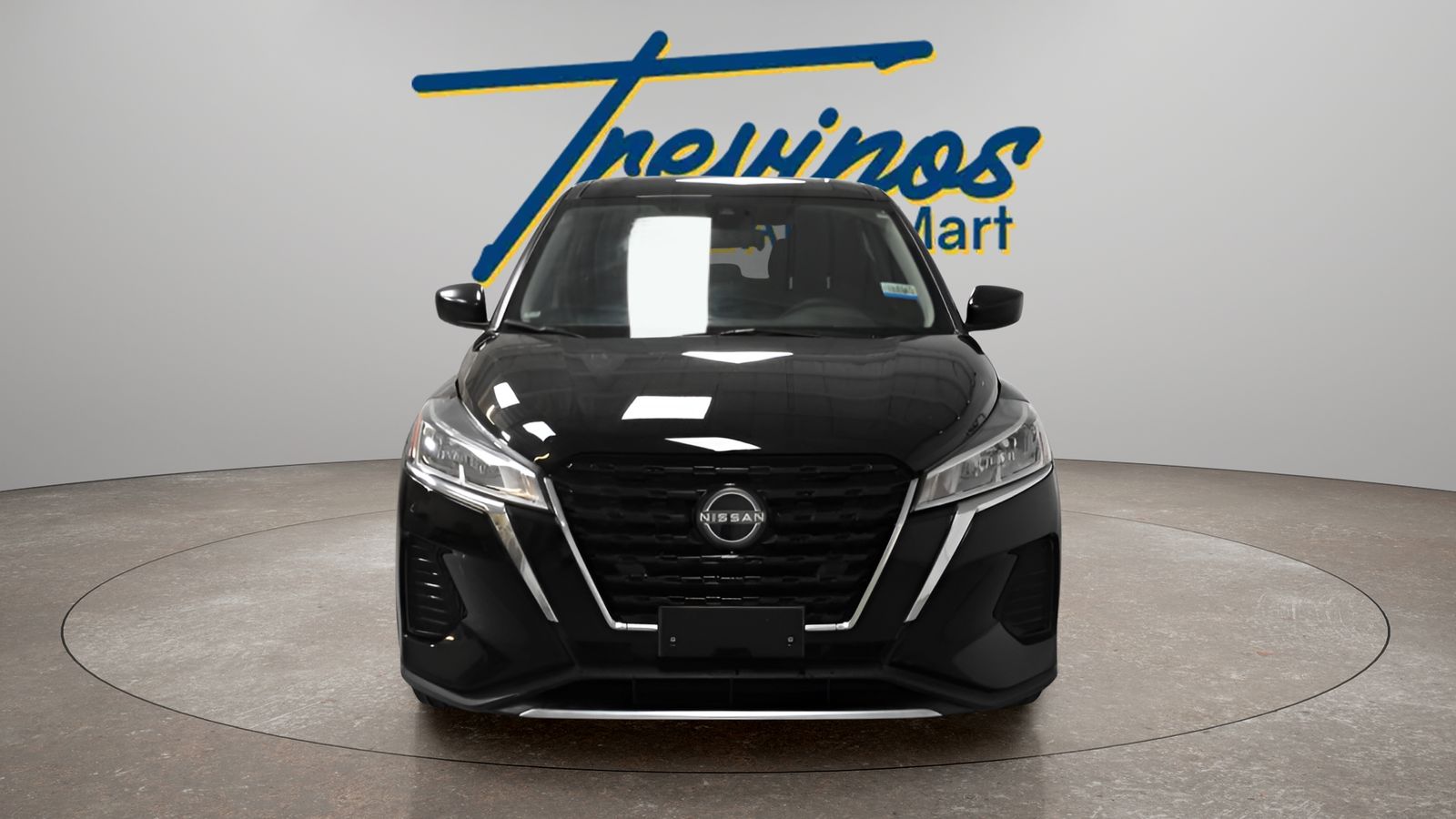 2022 Nissan Kicks S Image 2 of 35