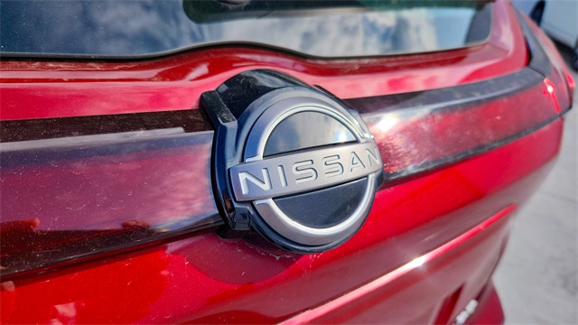 Vehicle image 23 of 33