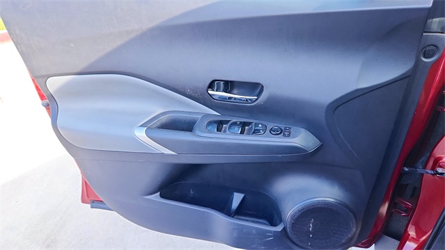 Vehicle image 18 of 33