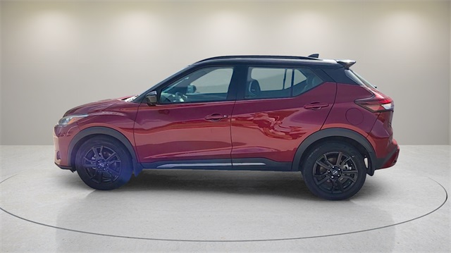 Vehicle image 8 of 33