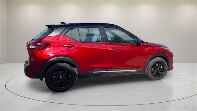 Vehicle image 4 of 33