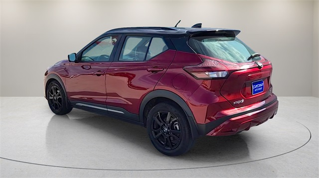 Vehicle image 7 of 33